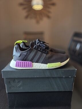 Adidas NMD_R1 size 9.5 - Core Black/Shock Purple